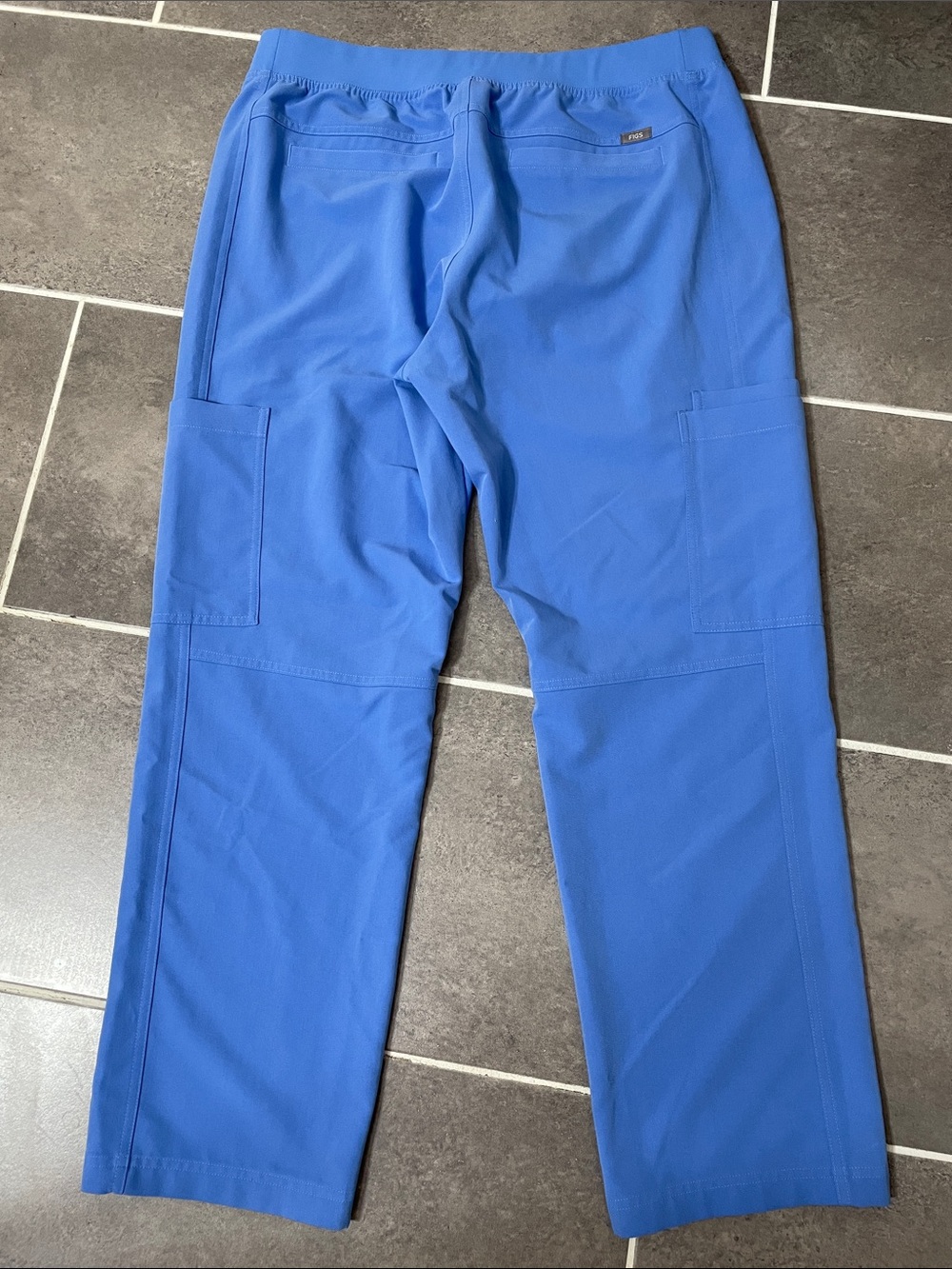 FIGS Axim 30” Cargo Scrub Pants size XL - Picture 2 of 7